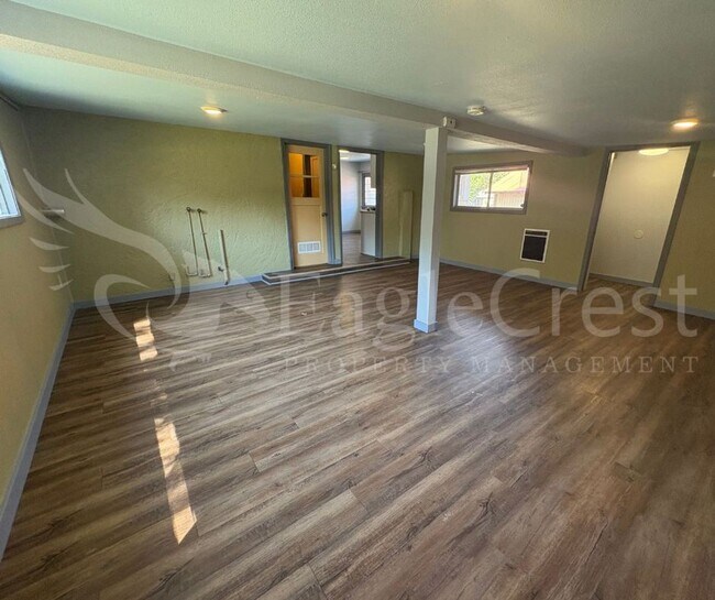 Building Photo - Two Bedroom House with Bonus Room Located ...
