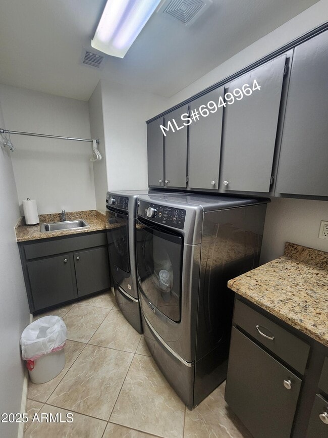 Building Photo - 14750 W Avalon Dr