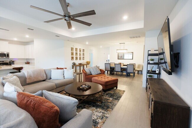Building Photo - 4 Bedroom 2 Bath home for rent with beauti...