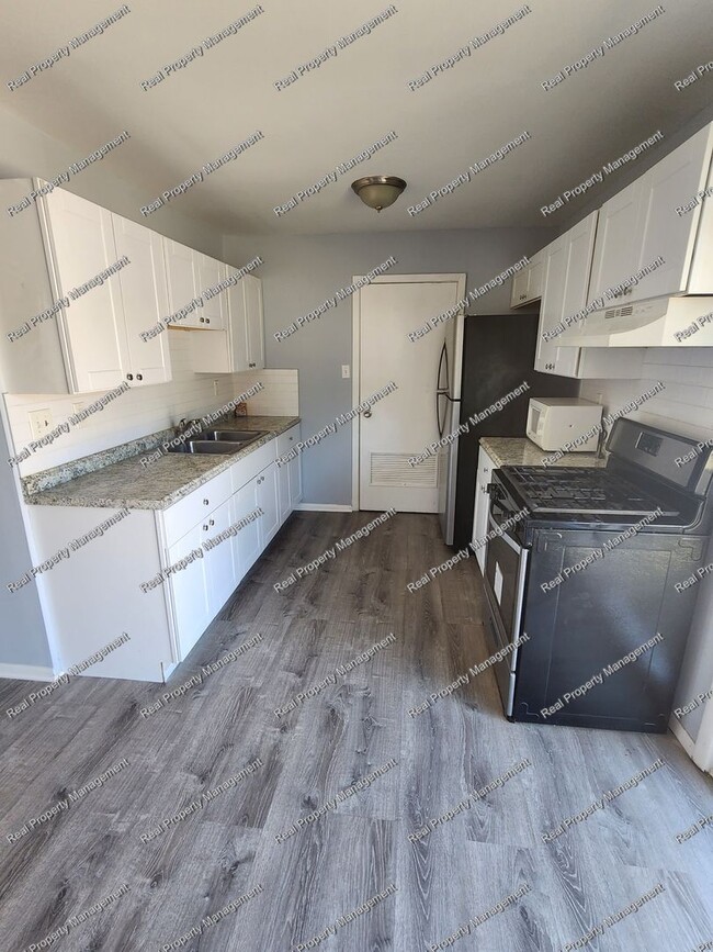 Building Photo - Two Bedroom Crown Point Apartment