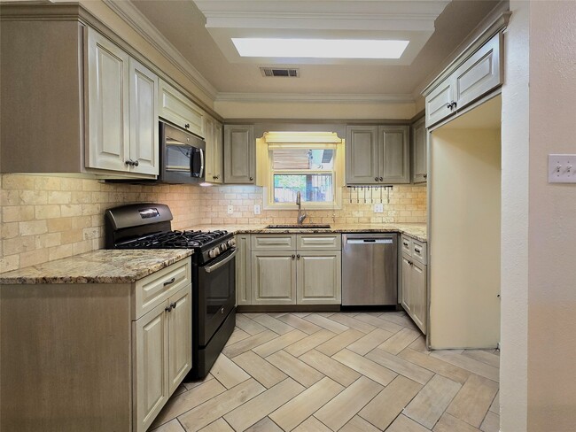 Building Photo - 2527 Willowby Dr