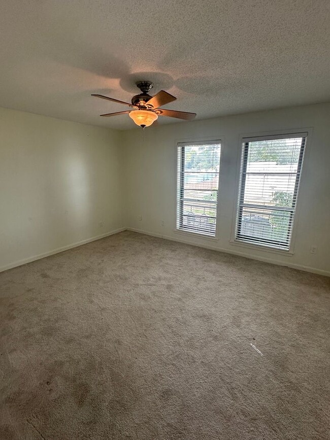 Building Photo - 2BD/1.5BA Townhouse located in East Memphis!