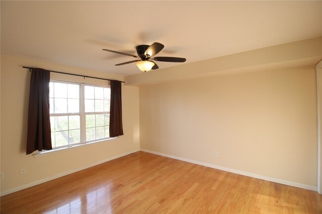 Building Photo - 5123 Welsh Dr