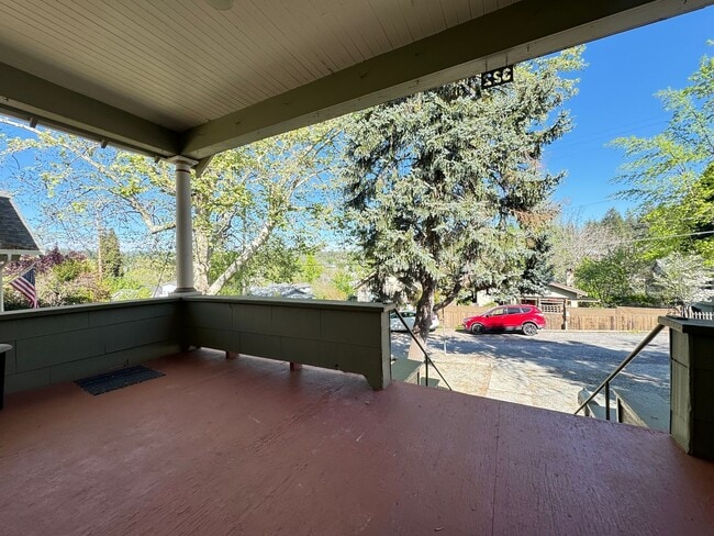 Building Photo - 2 Story home close to downtown