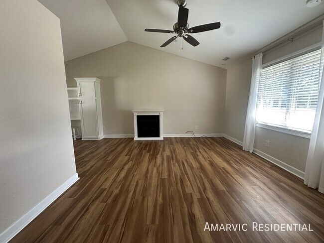 Building Photo - 1290 Pyrtle Dr