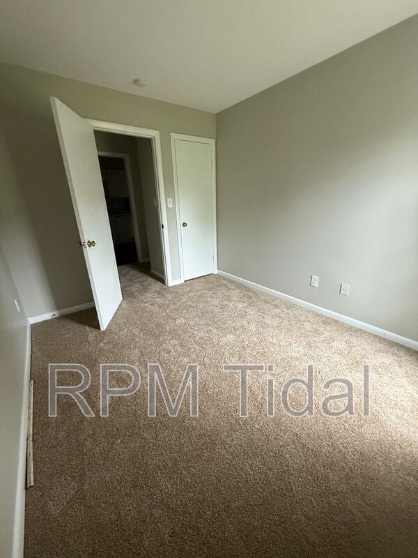 Building Photo - 70 Riverchase Dr