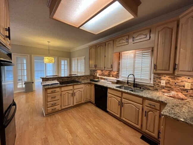 Building Photo - Beautiful Large Home