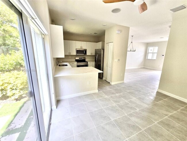 Building Photo - 1332 SE 26th Ter