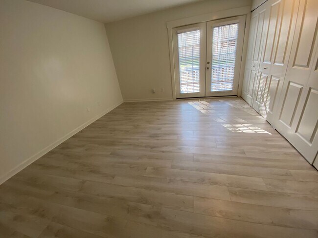 Building Photo - 838 Green Ridge Dr