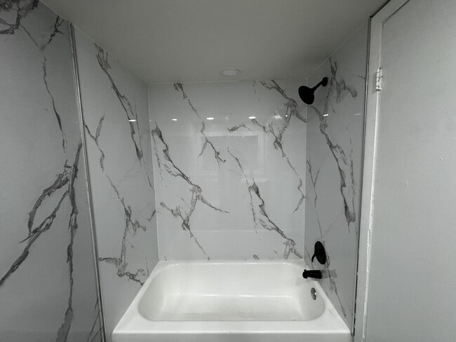 Building Photo - 5628 Rock Island Rd