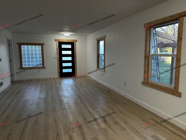 Building Photo - R58