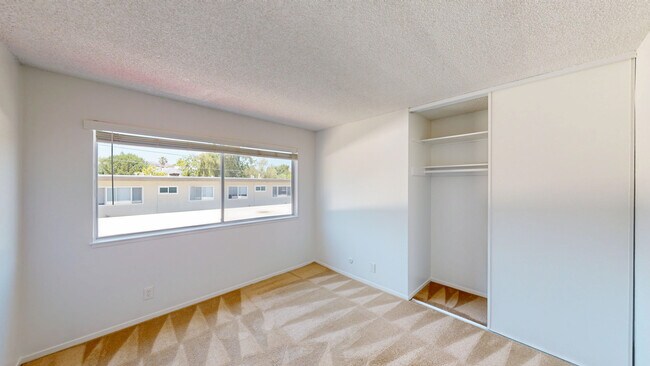 Building Photo - 827 Las Gallinas Ave