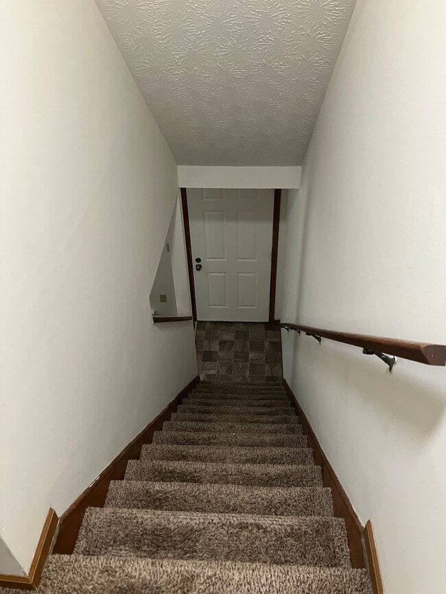 Building Photo - Spacious 2-Bedroom Living in a Quiet Commu...