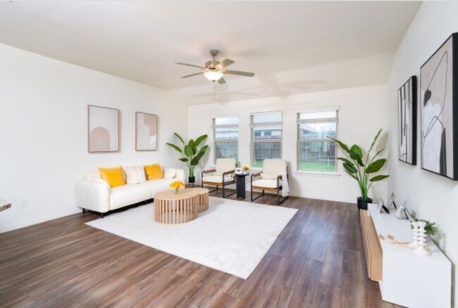 Building Photo - 1215 Chapel Hill Dr