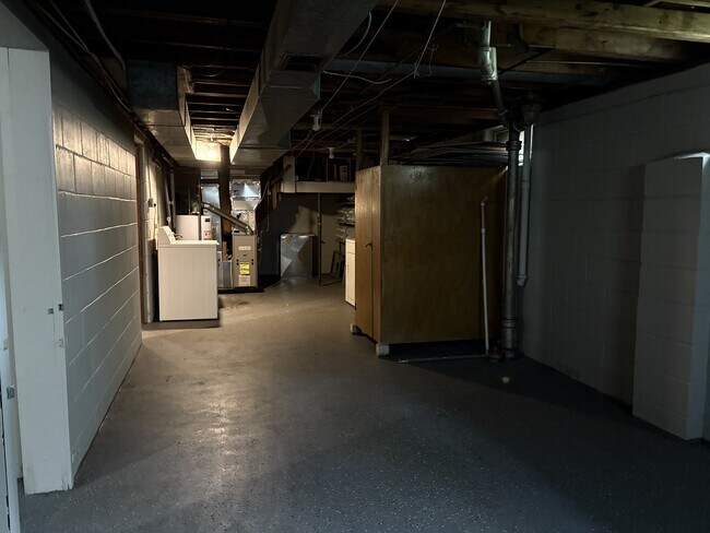 Building Photo - 1524 Waldman Ave
