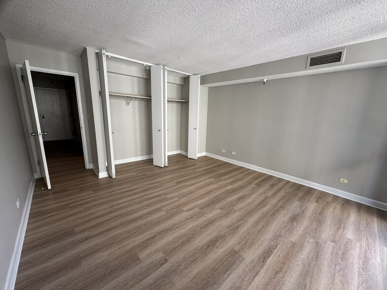 Building Photo - 10 E Ontario St