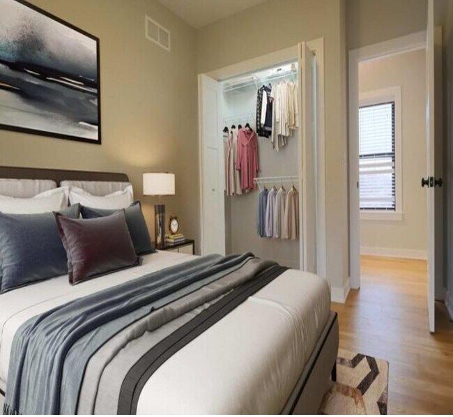 Building Photo - 2203 W Eastwood Ave