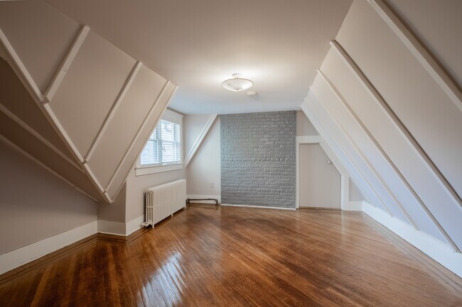 Building Photo - 3 Monmouth Ave