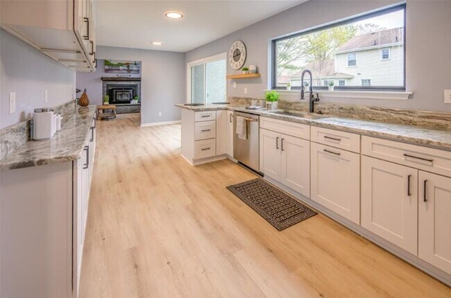 Building Photo - Fully renovated 4BR, 2.5BA home in the highly desired Great Neck Meadows!