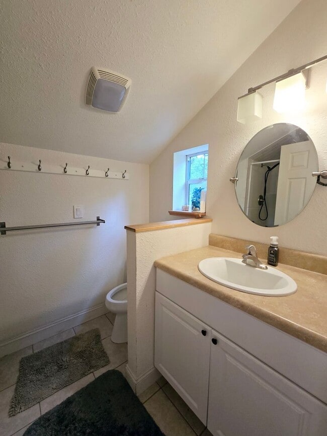 Building Photo - Charming Upstairs Studio Apartment | 4805 Valhalla Ln, Plant City, FL 33565