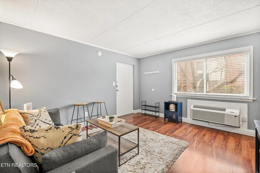 Building Photo - 2718 Painter Ave