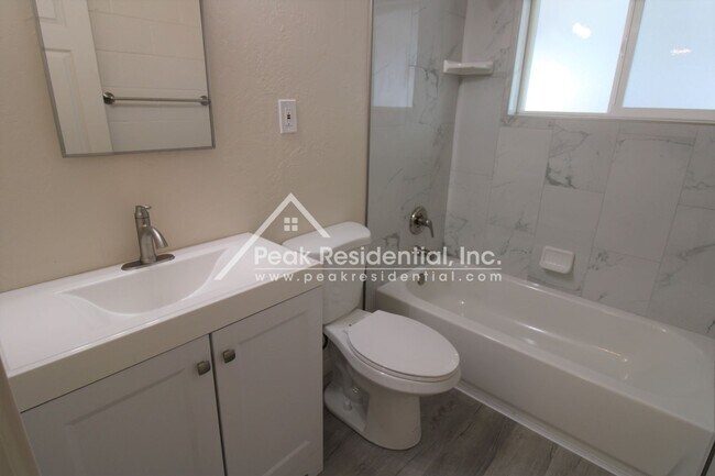 Building Photo - 4801 Valletta Way