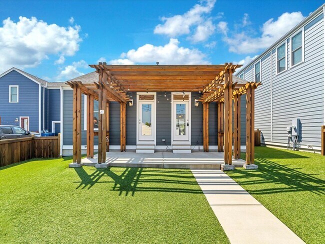 Building Photo - 3334 Simeon Bunker St