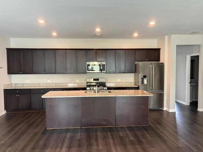 Building Photo - 2471 Hanover Woods Rd