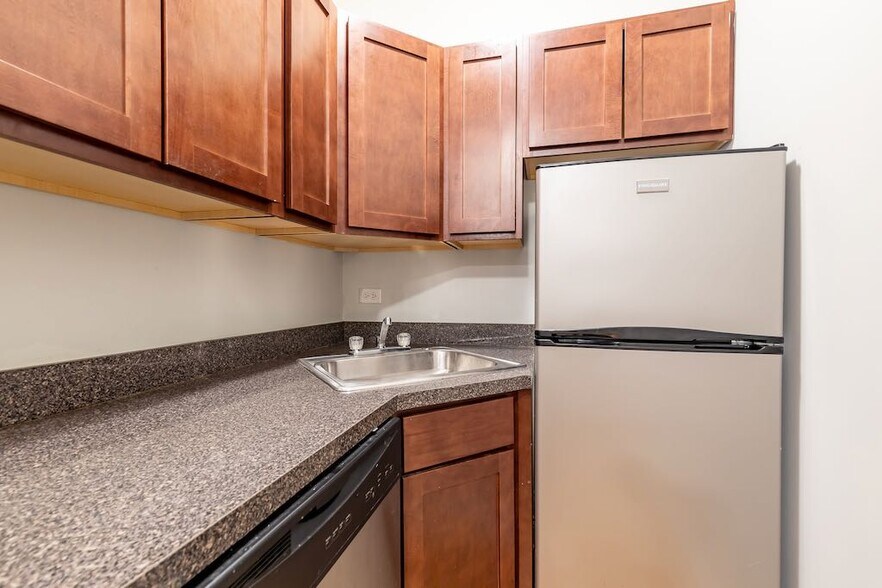 Building Photo - 516 W Melrose St