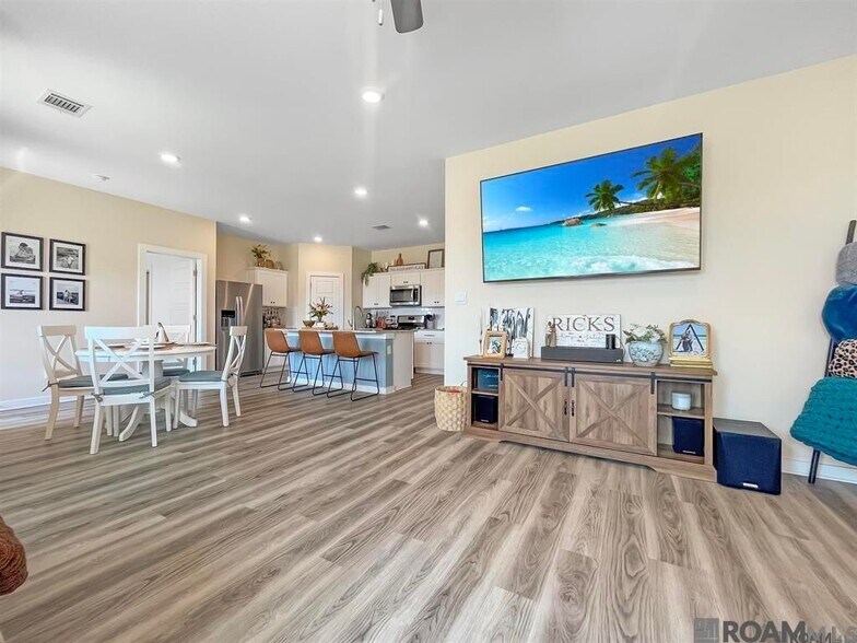 Building Photo - 12850 Silverbell Ave