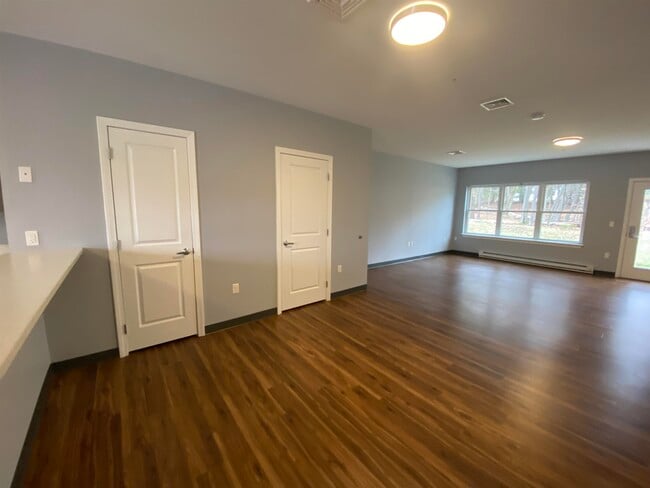 Building Photo - 27 E Ridge Dr
