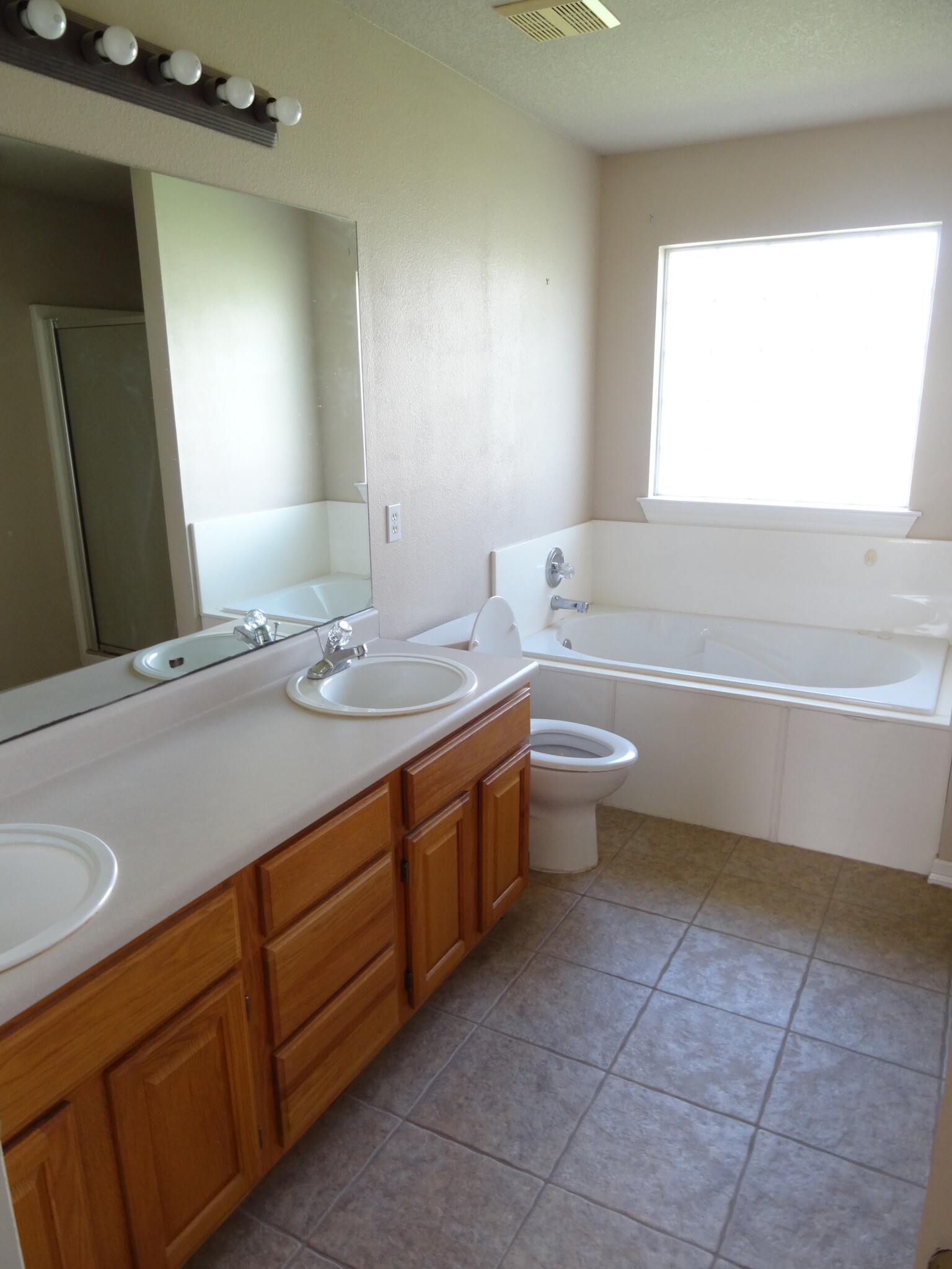 Master Bath - 809 Topaz Street