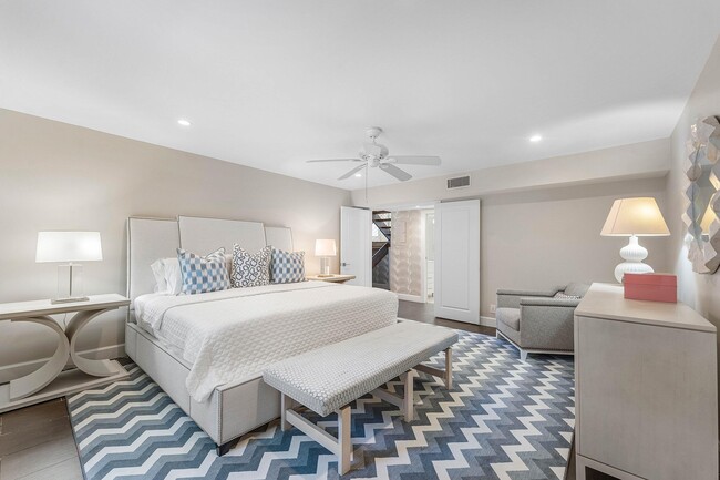 Building Photo - 811 Palm Trail