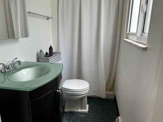 Building Photo - 602 Flint Rd