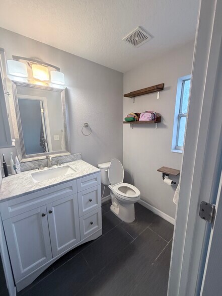 Building Photo - 4606 River Hills Dr