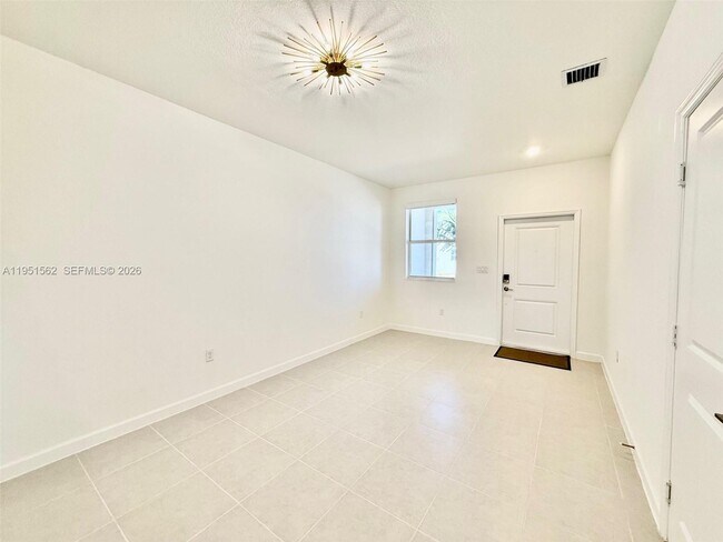 Building Photo - 2767 SE 25th Ave