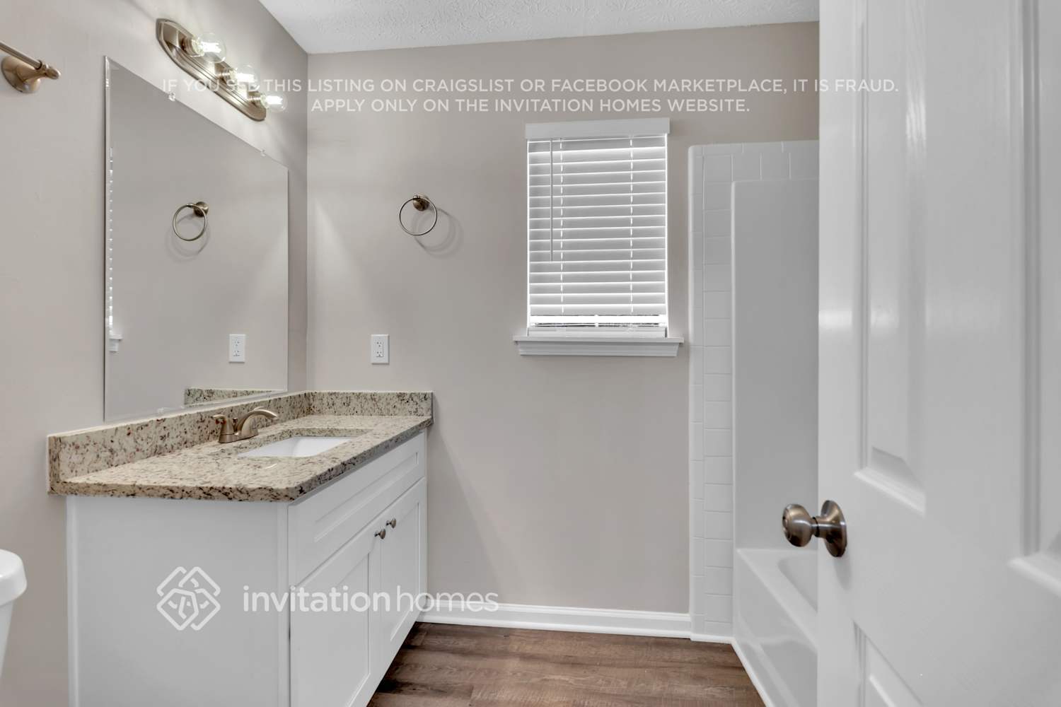 Building Photo - 4022 Robin Cir