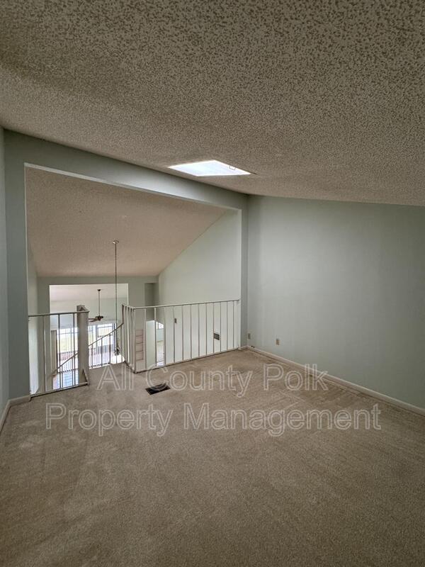 Building Photo - 542 Lake Carolyn Cir