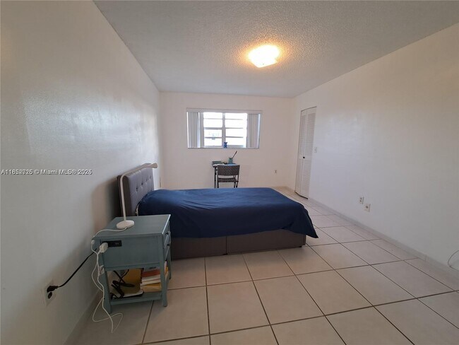 Building Photo - 7150 Indian Creek Dr