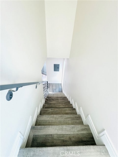 Building Photo - 9318 Encino Ave