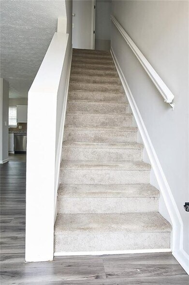 Building Photo - 130 Springbottom Dr SE