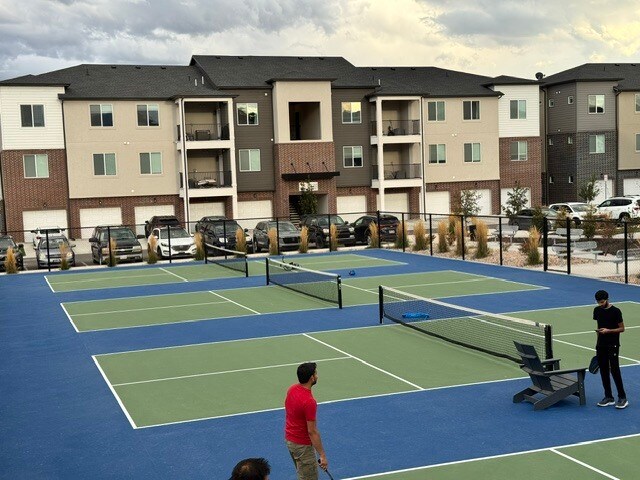 Building Photo - 1092 N Sawtooth Way