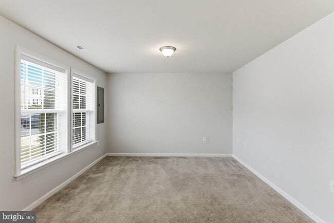 Building Photo - 37 Britania Ct