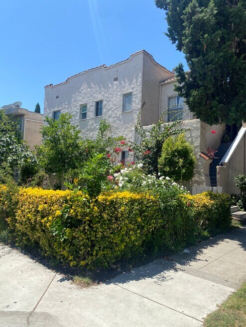 Building Photo - 1140 E Maple St