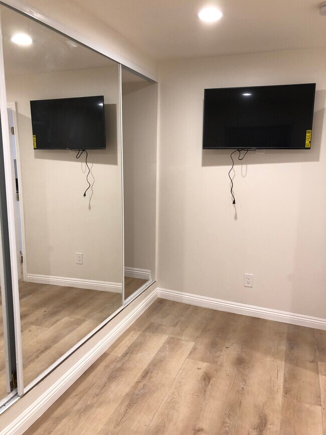 Bed Room - 15118 Weddington St