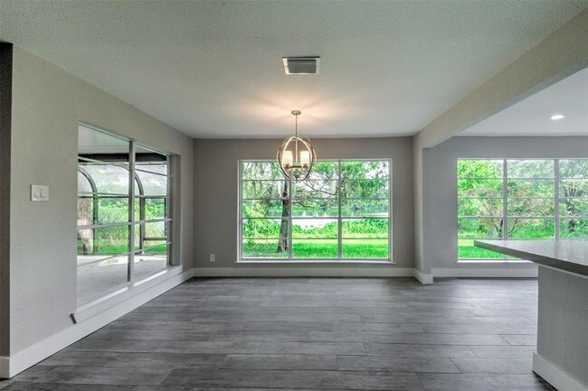 Building Photo - 915 Brook Forest Dr