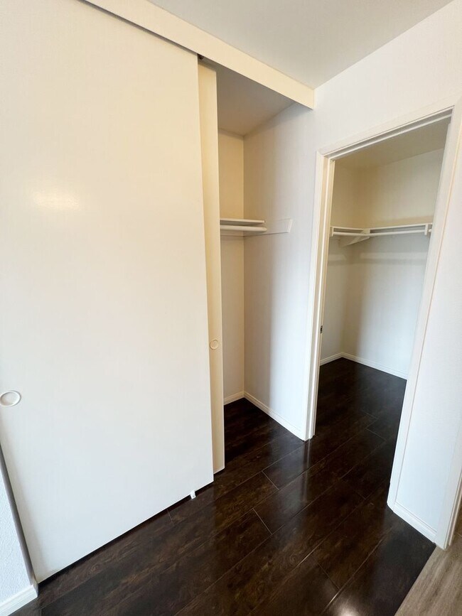 Building Photo - Spacious 2 Bed/2 Bath Condo at Mission Gre...