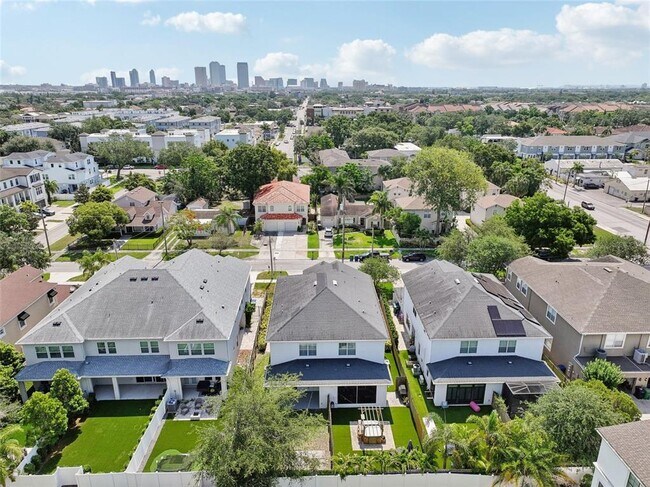 Building Photo - 307 S Arrawana Ave