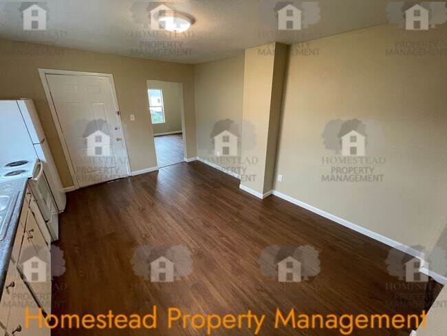 Building Photo - 219-219 1/2 S Monmouth Ave