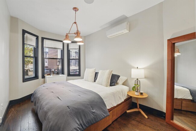 Building Photo - 43 Thorne St